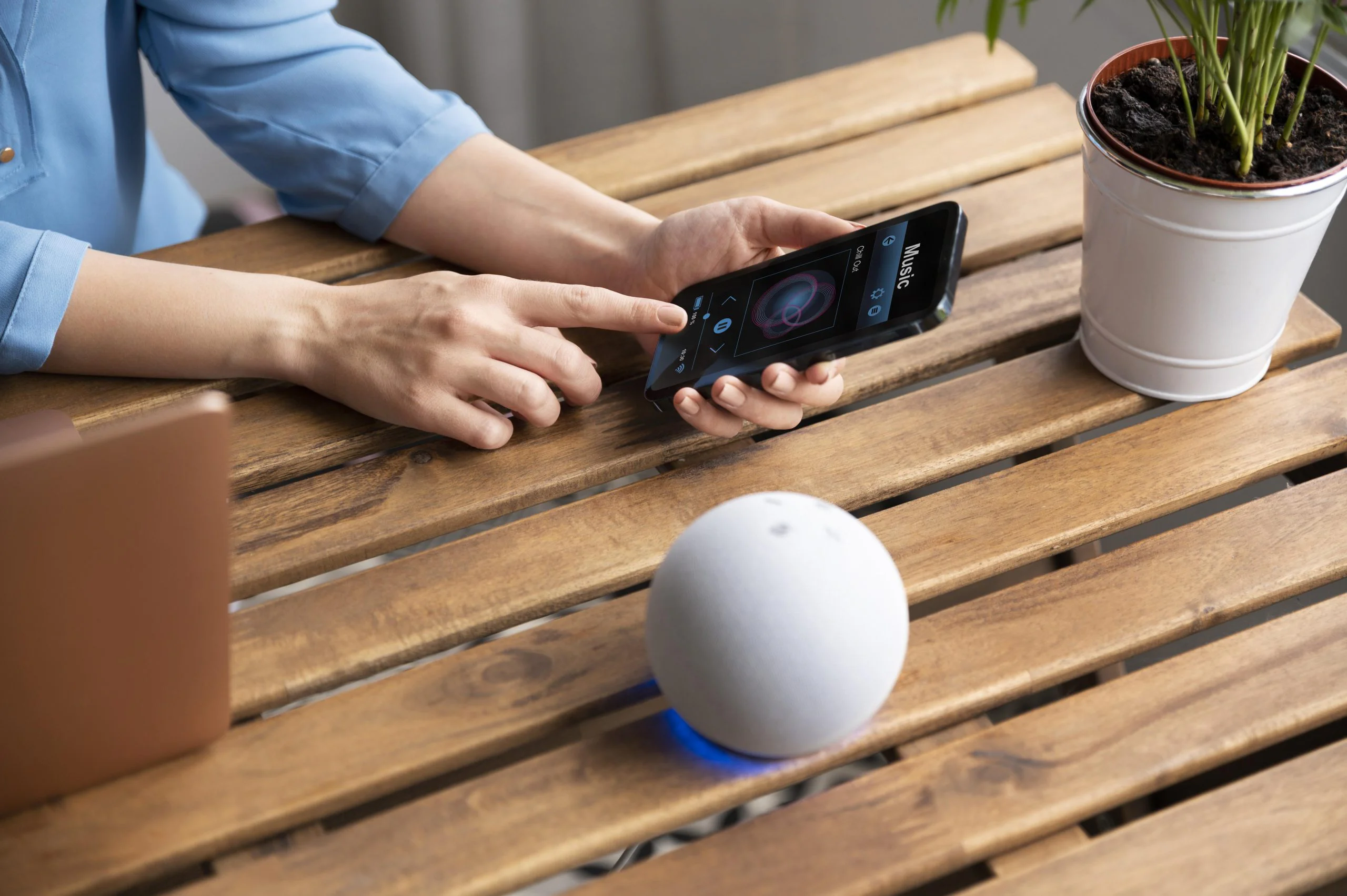 close-up-hands-holding-smartphone